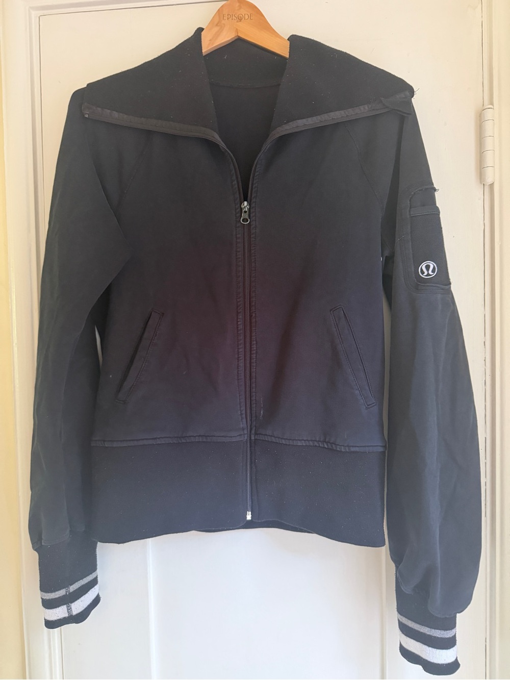 lululemon athletica woman’s Black and white Full-Zip Sweatshirt